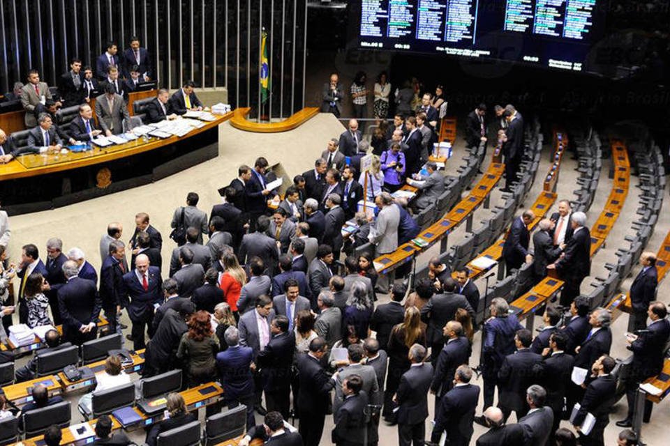 Base afasta obstrução e Congresso vota vetos