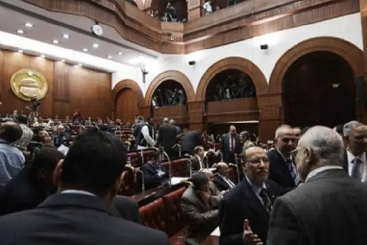 
	Membros da Comiss&atilde;o Constituinte do Egito: v&aacute;rios membros da Assembleia decidiram boicotar o projeto ao considerar que estava dominado pelos islamitas, denunciou a ONG
 (Gianluigi Guercia/AFP)