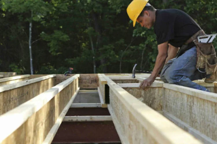 
	Constru&ccedil;&atilde;o civil: os materiais de constru&ccedil;&atilde;o, por outro lado, ficaram 0,11% mais baratos de junho para julho
 (REUTERS/Gary Cameron)