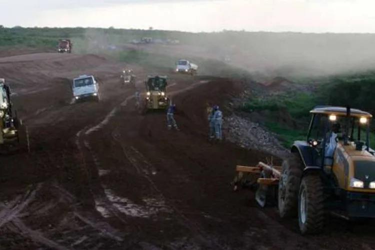 As obras do PAC, como a Ferrovia Transnordestina, são um dos principais investimentos do governo (Oscar Cabral/Veja)