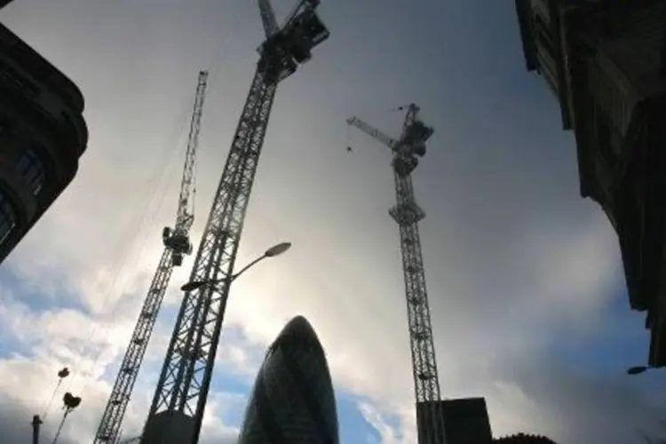 Prédios em construção em Londres: resultado confirma a aceleração da economia (Carl de Souza/AFP)