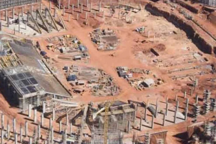 
	Constru&ccedil;&atilde;o do est&aacute;dio Man&eacute; Garrincha, em Bras&iacute;lia, pela Mills: companhia registrou receita l&iacute;quida de 222 milh&otilde;es de reais, um crescimento de 28 por cento
 (Divulgação)