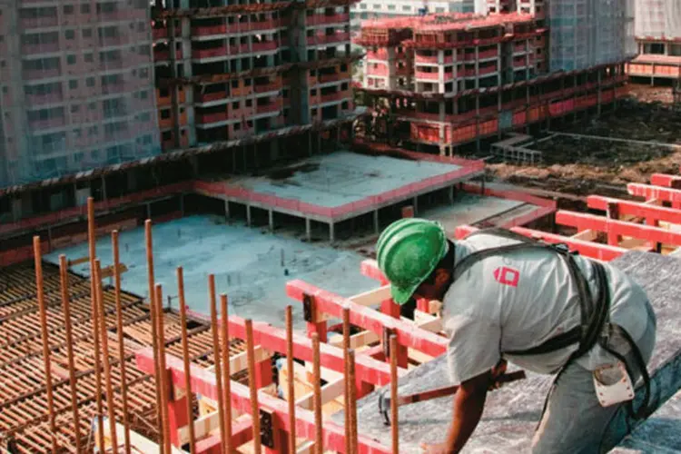 "Dados demonstram que a construção segue crescendo, embora em um patamar menos vertiginoso do que em 2010", disse o presidente do SindusCon-SP, Sergio Watanabe (Omar Paixão/EXAME.com)