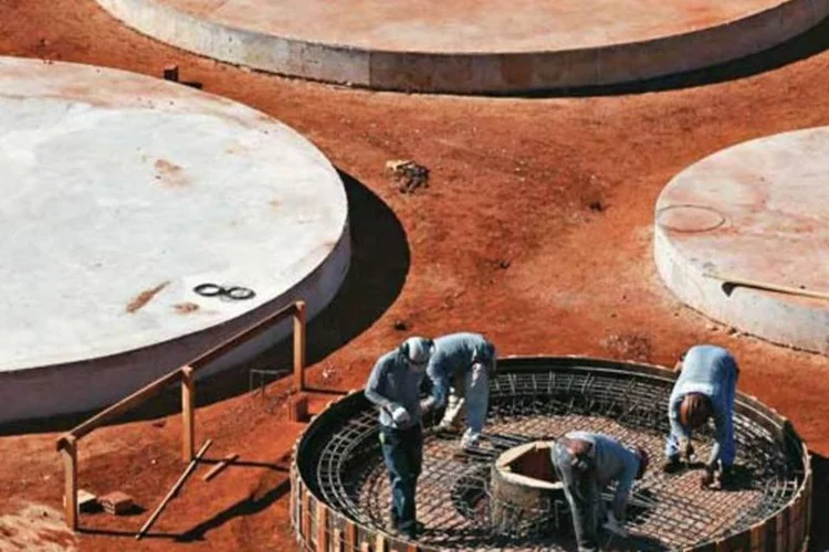 
	Constru&ccedil;&atilde;o de tanques para &oacute;leo de soja: produ&ccedil;&atilde;o nacional de biodiesel alcan&ccedil;ou 3,9 bilh&otilde;es de litros em 2015
 (Cristiano Mariz/EXAME.com)