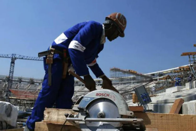 
	Constru&ccedil;&atilde;o: Santander participa atualmente de 60 projetos, que somam investimentos totais de R$ 300 bilh&otilde;es nas &aacute;reas de transportes, energia, arenas, &oacute;leo e g&aacute;s
 (REUTERS/Sergio Moraes)