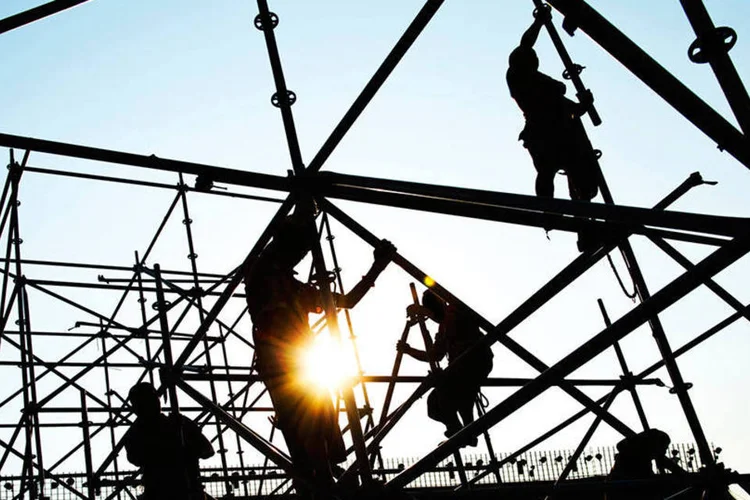 Construção civil: trabalhadores do setor tem dificuldade de organização (hxdbzxy/ThinkStock/Thinkstock)