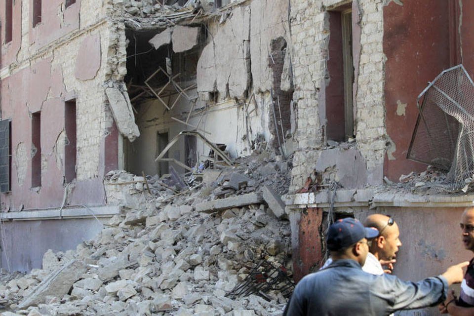 Explosão mata 1 deixa feridos no consulado italiano no Egito