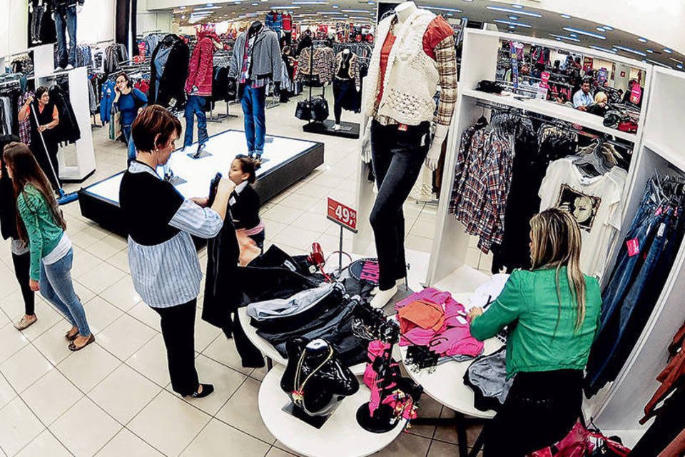 Confiança do comerciante paulistano cai 27,4% em 2015