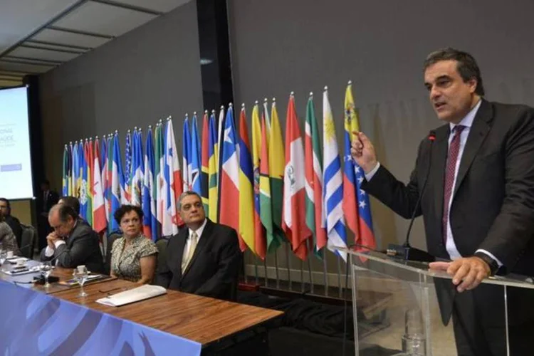 José Eduardo Cardozo, Ministro  da   Justiça: "o  Brasil  tem  novo universos  de  consumidores  e precisa garantir cidadania para todos eles" (Wilson Dias/Agência Brasil)