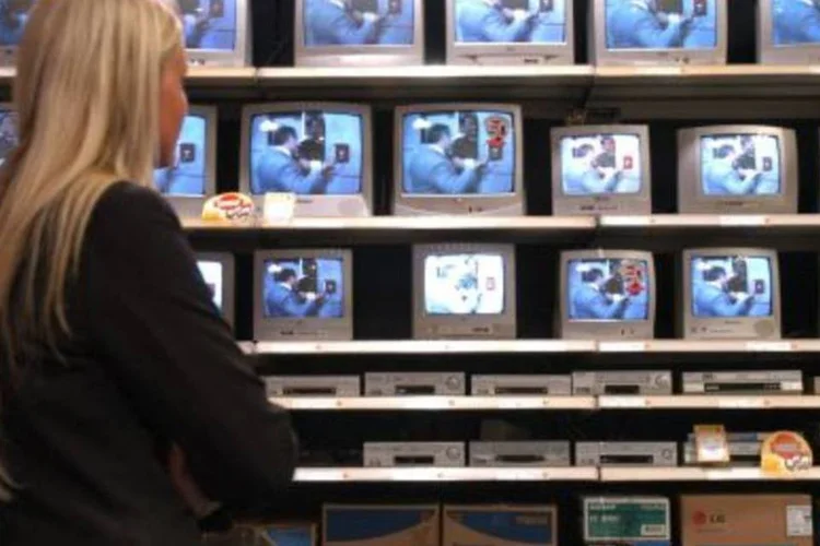 Levantamento mostra que houve a mais intensa queda entre os preços de bens duráveis pesquisados pela FGV. (.)