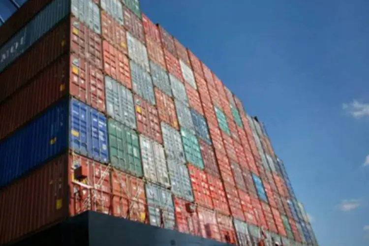 Contêineres localizados no porto de Hamburgo, na Alemanha: exportações tiveram um forte aumento no país em fevereiro (.)