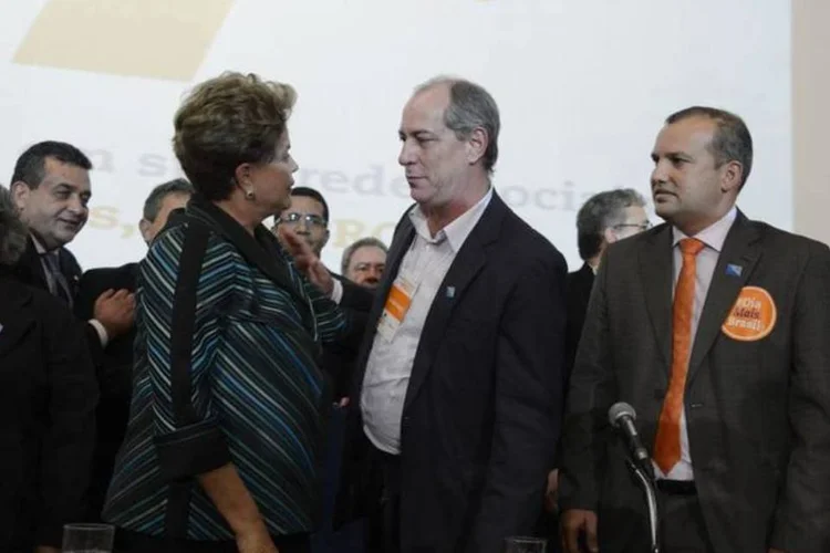 Dilma, Ciro Gomes e Eurípedes Júnior durante convenção nacional do PROS (Valter Campanato/Agência Brasil)