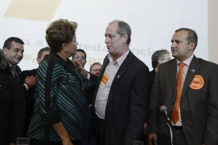 Dilma, Ciro Gomes e Eurípedes Júnior durante convenção nacional do PROS (Valter Campanato/Agência Brasil)