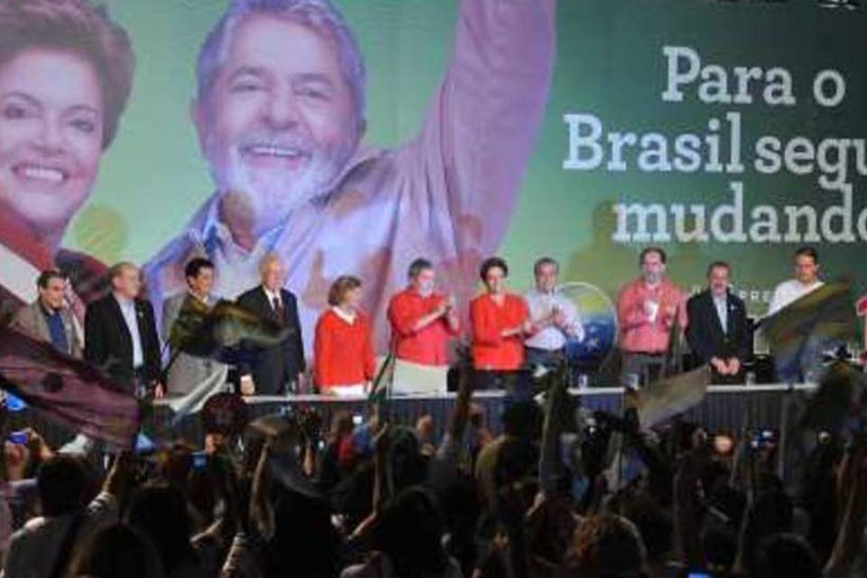 PT homologa candidatura de Dilma à Presidência e a indicação de Temer para vice