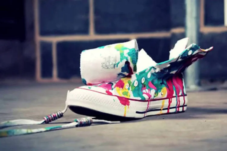  Tênis Converse desconstruído: ideia da iniciativa é inspirar o público a customizar seus tênis (Reprodução/YouTube/Converse)