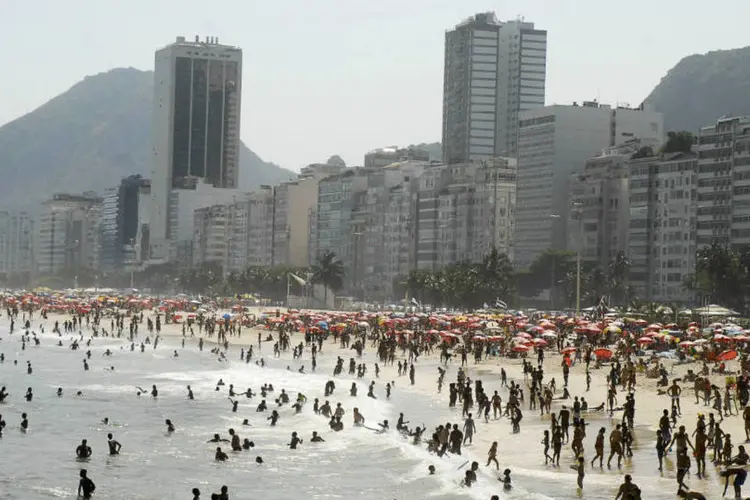 
	Copacabana: ao todo, 12 transatl&acirc;nticos estar&atilde;o na famosa praia carioca na virada do ano
 (Tânia Rêgo/ABr)