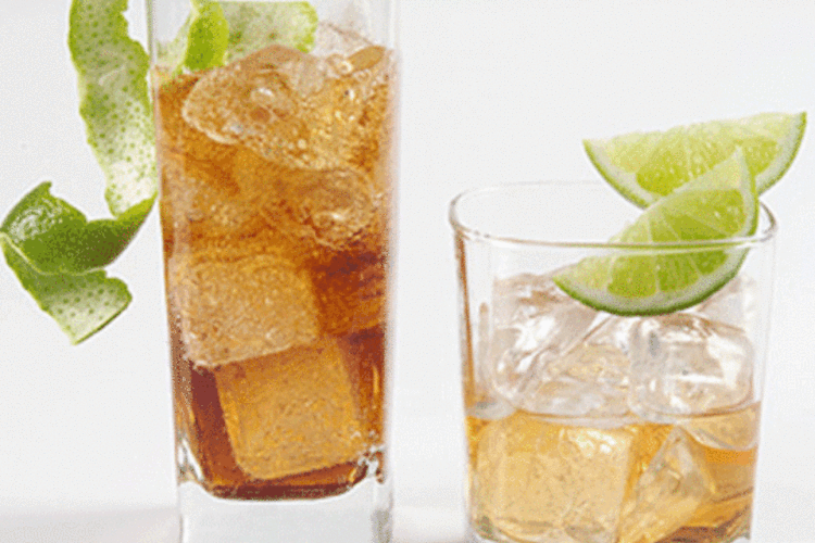 Bebidas não são difíceis de fazer, e, além de divertidas, são refrescantes, saudáveis e saborosas (Divulgação)