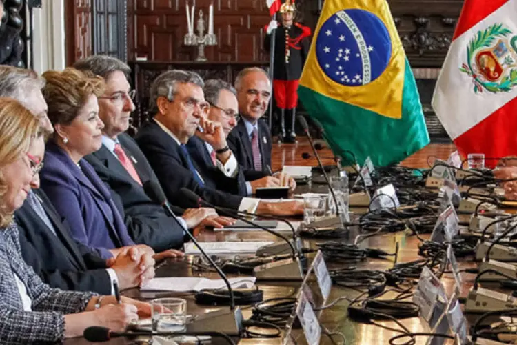 Presidenta Dilma Rousseff durante reunião ampliada, no Palácio de Governo, em Lima (Roberto Stuckert Filho/PR)