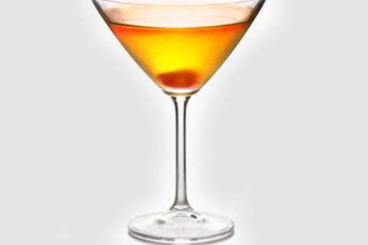 Coquetel Mercedes Gold Passion: drinque foi feito especialmente para o lançamento do novo Classe A (Divulgação)