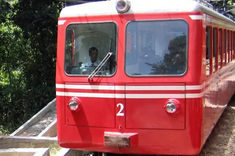 
	Trem do Corcovado: os trens do Corcovado s&atilde;o operados pela concession&aacute;ria Esfeco desde 1979
 (Wikimedia Commons)