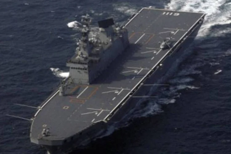 Porta-aviões sul-coreano Dokdo durante uma série de exercícios militares no Mar Amarelo, em 5 de agosto (.)