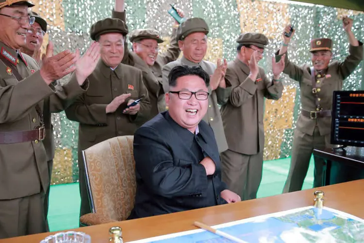 
	Coreia do Norte: &quot;Observamos a Coreia do Norte substituir seus velhos sistemas de armamento por este sistema de canh&atilde;o rotativo&quot;
 (KCNA / Reuters)