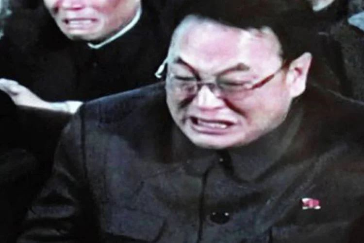Imagens exibidas na TV mostram a reação ao anúncio da morte do dirigente norte-coreano
 (North Korean TV/AFP)