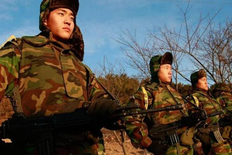 Exército sul-coreano: apenas 20 metros separam os soldados das duas nações  (Chung Sung-Jun/Getty Images)
