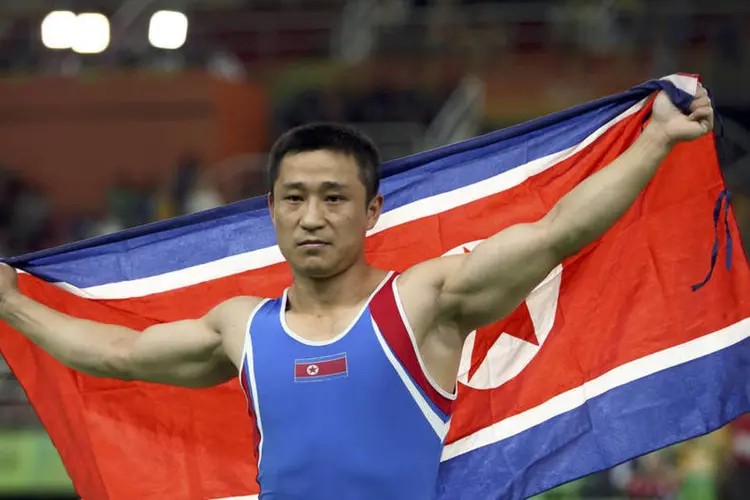 
	Ri Se Gwang: ele tornou-se o segundo ginasta norte-coreano a ganhar um ouro ol&iacute;mpico
 (Marko Djurica / Reuters)