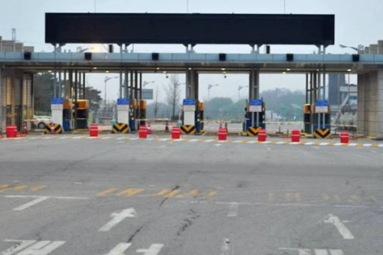 Posto de controle na estrada que leva ao complexo de Kaesong, na Coreia do Norte (AFP / Kim Jae-Hwan)