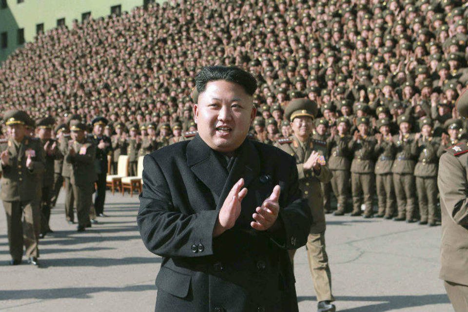 Imprensa norte-coreana mostra Kim Jong-Un sem bengala