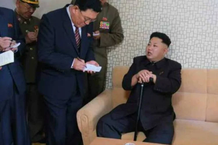 O líder norte-coreano Kim Jong-Un visita um complexo habitacional em Pyongyang (Rodong Sinmun/AFP)