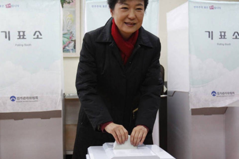 Filha de ex-ditador deve ganhar eleição na Coréia do Sul