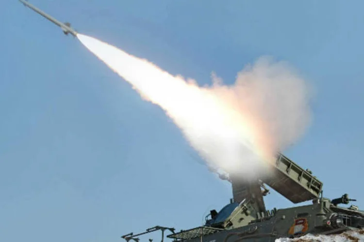 
	M&iacute;ssil da Coreia do Norte: o pa&iacute;s considera a presen&ccedil;a dos bombardeiros nucleares americanos no Sul &quot;uma amea&ccedil;a e uma coa&ccedil;&atilde;o&quot;
 (REUTERS / KCNA)