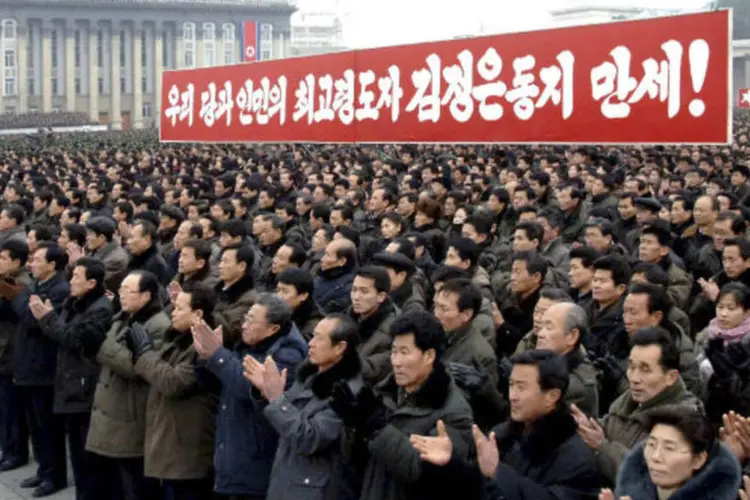 
	Popula&ccedil;&atilde;o celebra terceiro teste nuclear da Coreia do Norte em evento oficial: o teste fez com que o pa&iacute;s fosse condenado por parte da ONU e da comunidade internacional
 (REUTERS/KCNA)