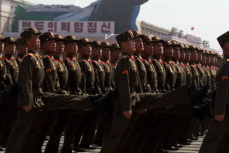 Soldados marcham na Coreia do Norte (Ed Jones/AFP/Getty Images)