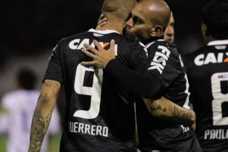 Jogo do Corinthians na Bolívia terminou com prisões de torcedores (REUTERS/David Mercado)