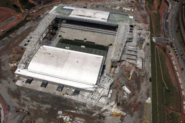 
	Vista a&eacute;rea da Arena Corinthians, conhecida como &quot;Itaquer&atilde;o&quot;: o &quot;naming right&quot; ser&aacute; vendido por R$ 400 milh&otilde;es por um per&iacute;odo que pode variar de 15 a 20 anos
 (REUTERS/Paulo Whitaker)