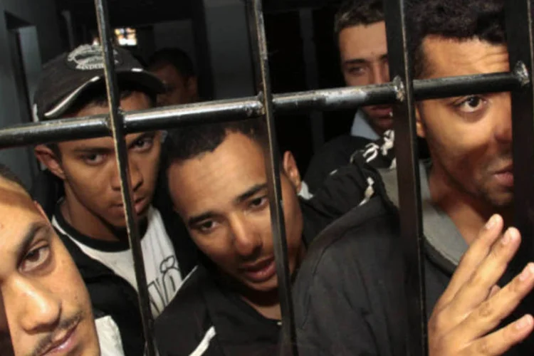 
	12 torcedores do Corinthians foram presos durante as investiga&ccedil;&otilde;es da morte do torcedor boliviano atingido por um sinalizador em partida da Libertadores
 (REUTERS / Daniel Rodrigo)