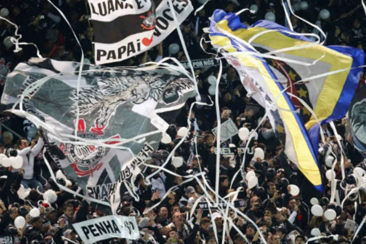 Torcida do Corinthians durante o Mundial de Clubes da FIFA, na final contra o inglês Chelsea, em Yokohama (REUTERS / Kim Kyung-Hoon)