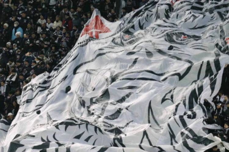 
	Torcida do Corinthians: a&nbsp;concession&aacute;ria que administra o Aeroporto &nbsp;de Guarulhos informou que est&aacute; preparando um esquema especial para o desembarque da delega&ccedil;&atilde;o&nbsp;
 (REUTERS/Kim Kyung-Hoon)