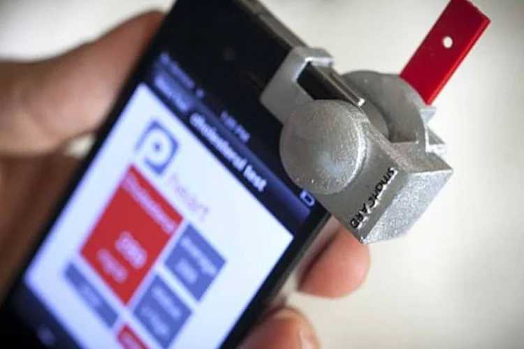 Medidor de colesterol: o acessório poderá estar à venda dentro de um ano (Universidade de Cornell)