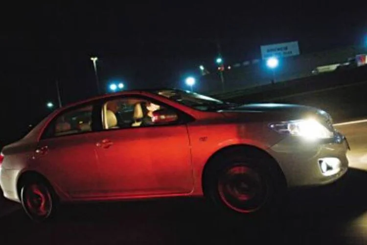 Saindo do escuro: Toyota consegue lucrar mesmo com onda recente de recalls.  (.)