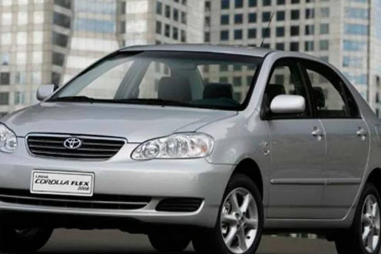 
	Corollas 2002 e 2003 podem ter defeito no airbag que pode ferir passageiro da frente
 (Divulgação)