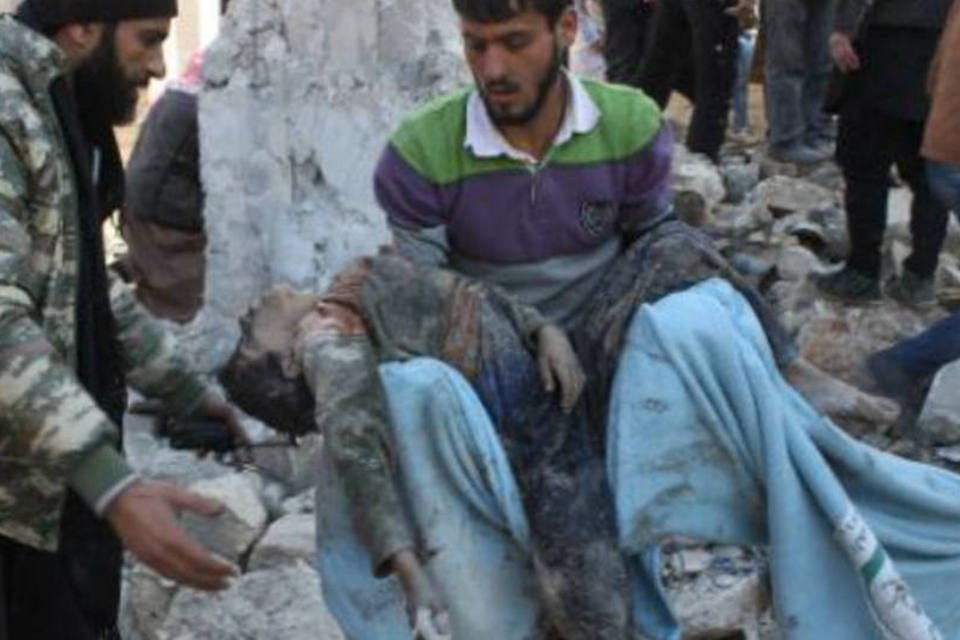 Ataques com barris de explosivos deixam 246 mortos na Síria