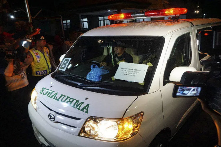 
	Ambul&acirc;ncia transporta o corpo do brasileiro Marco Archer Cardoso Moreira, executado por tr&aacute;fico de drogas: Epis&oacute;dio afeta rela&ccedil;&otilde;es diplom&aacute;ticas entre os pa&iacute;ses
 (REUTERS/Antara Foto/Idhad Zakaria)
