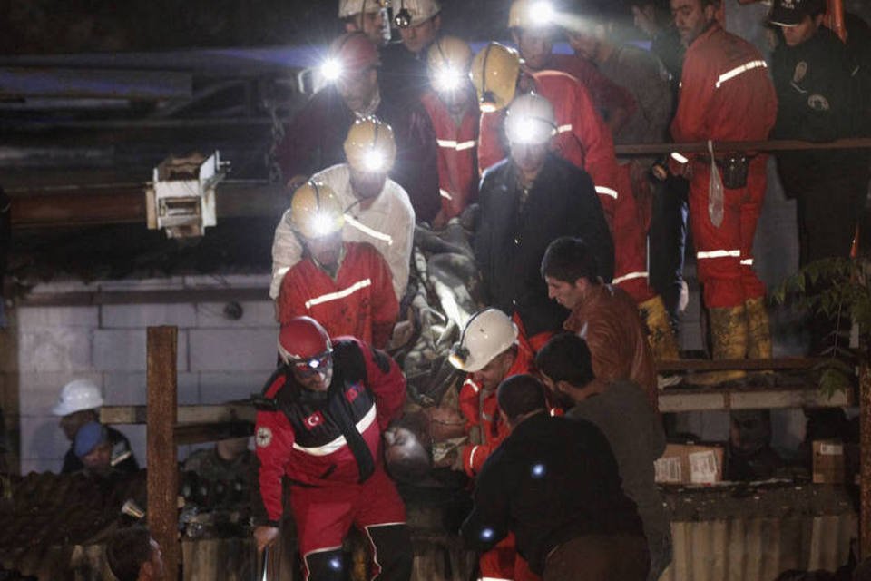 Número de mineradores mortos na Turquia sobe para 232