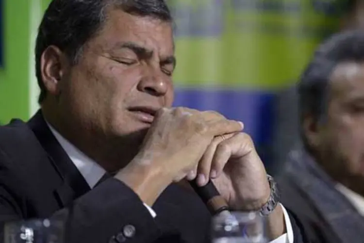 
	Rafael Correa: para vencer no primeiro turno, &eacute; preciso obter 50% dos votos v&aacute;lidos ou 40% destes e uma diferen&ccedil;a de 10 pontos ou mais sobre o segundo colocado
 (AFP/ Rodrigo Buendia)