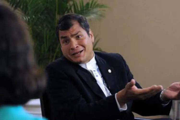 
	O presidente do Equador, Rafael Correa, fala &agrave; rep&oacute;rter da AFP: &quot;o Washington Post acusa o Equador duas vezes. Que descaramento!&quot;, escreveu Correa em sua conta no Twitter
 (Vanderlei Almeida/AFP)