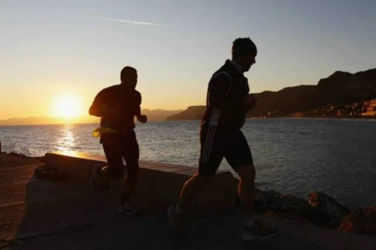 Na pesquisa, os indivíduos que praticaram exercícios aeróbicos experimentaram uma redução de 47% de seus sintomas depressivos (Getty Images/Vittorio Zunino Celotto)